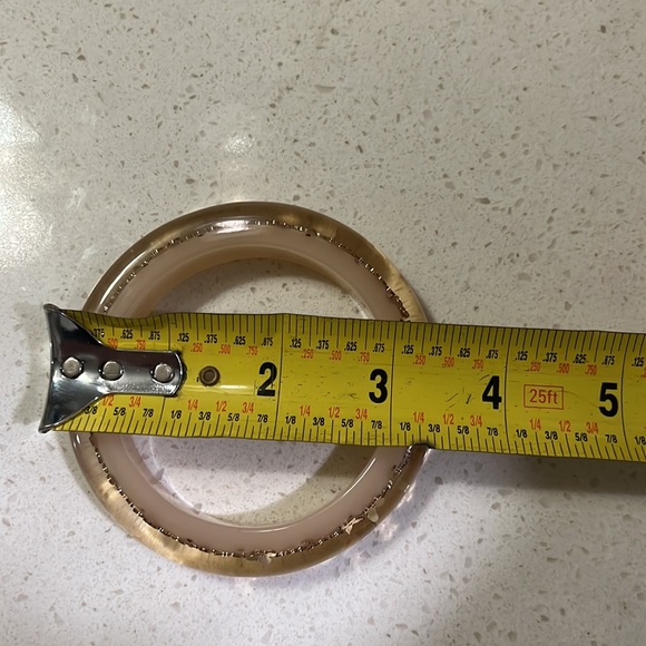 Louis Vuitton Resin Bracelet with the flowers - Picture 4 of 4